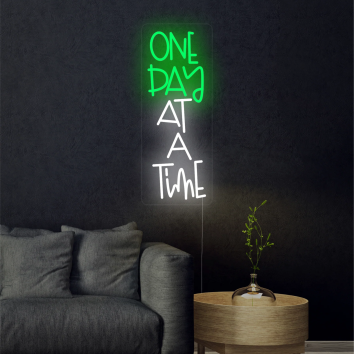 UN GIORNO ALLA VOLTA MOTIVAZIONE SCRITTA CRESCITA PERSONALE IDEA REGALO INTERIOR DESIGN ARREDAMENTO INSEGNA NEON FLEX LED LUMINOSA 220V